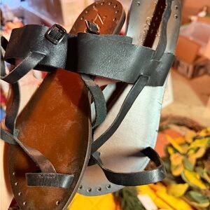 Zigi Soho Black Leather Crisscross Strap Sandals